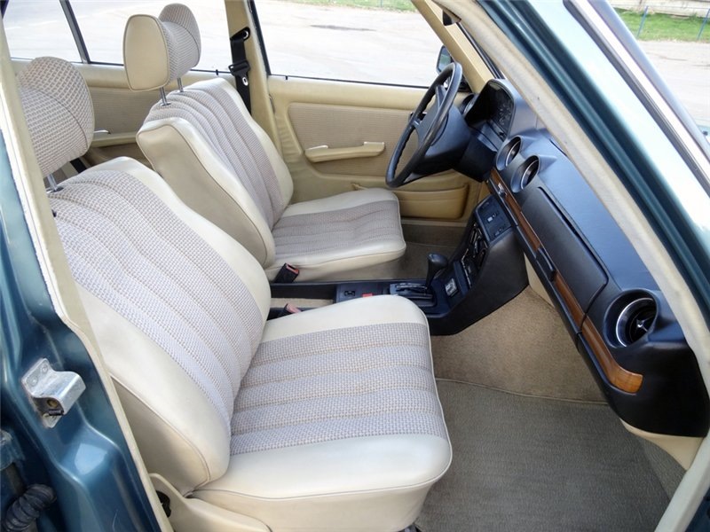 КУПЛЮ Сидіння передні бежеві w123-124 1