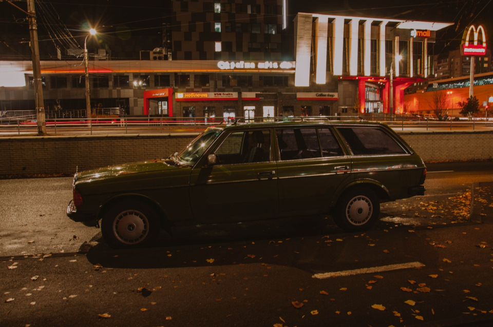 Фотосет Mercedes W123 Wagon на тлі нічного міста🌃📷 3