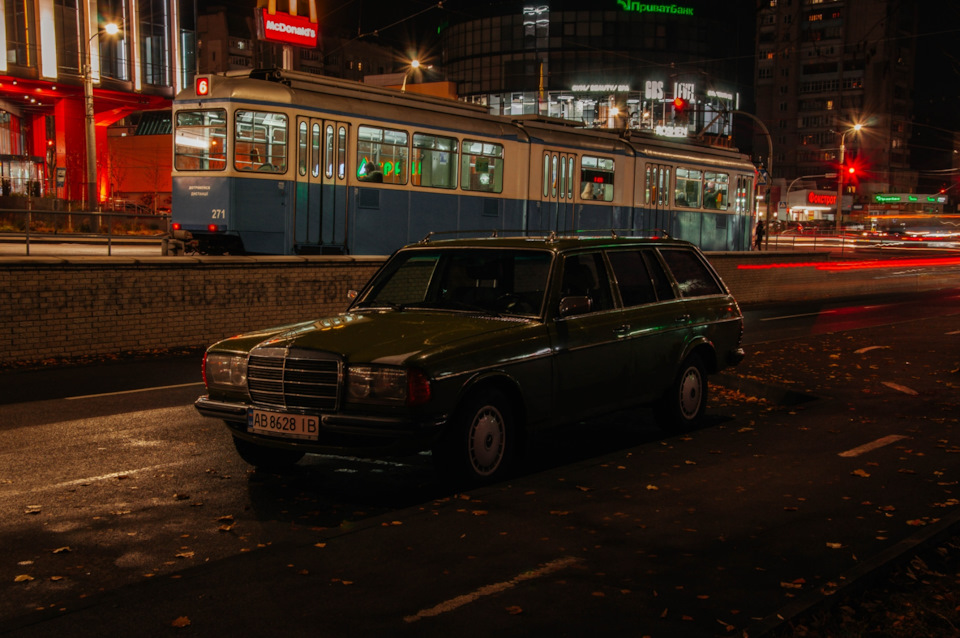 Фотосет Mercedes W123 Wagon на тлі нічного міста🌃📷 4