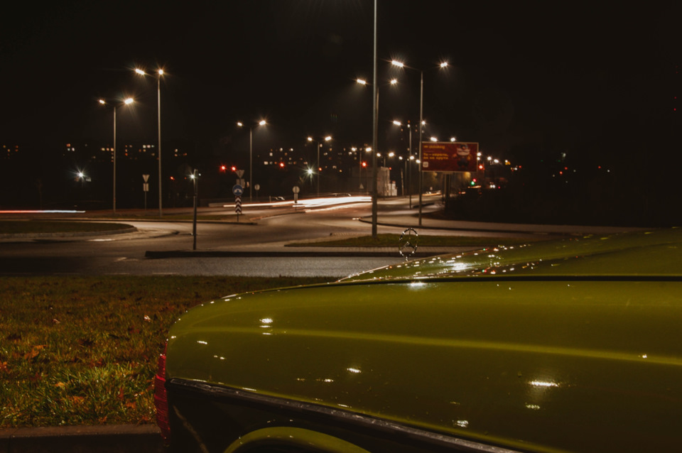 Фотосет Mercedes W123 Wagon на тлі нічного міста🌃📷 2