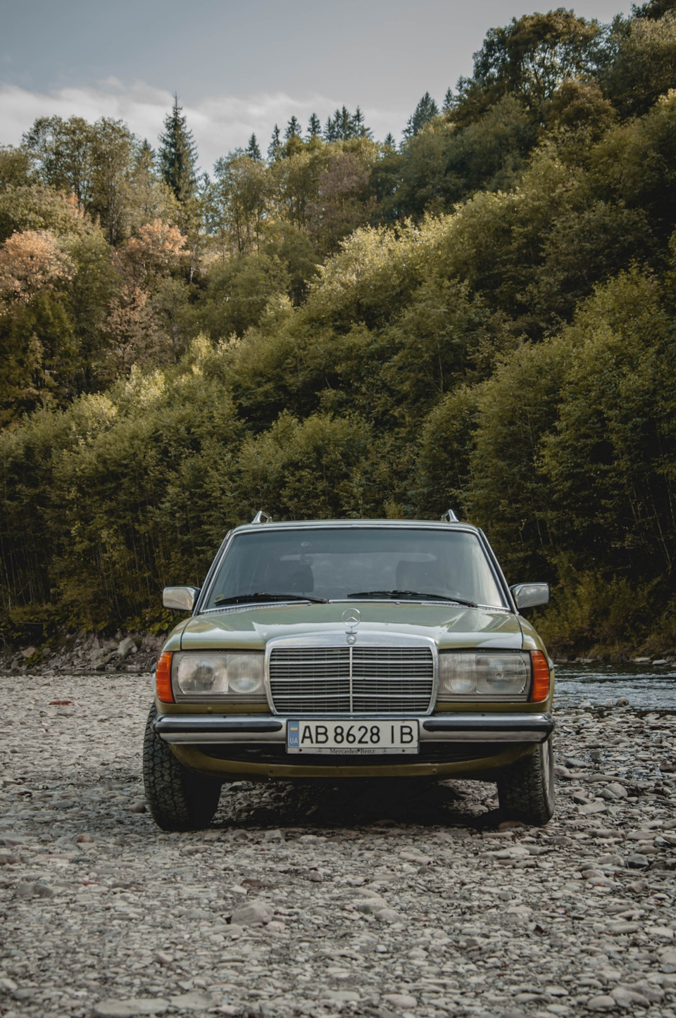 Поїздка до Карпат на класичному Mercedes 5