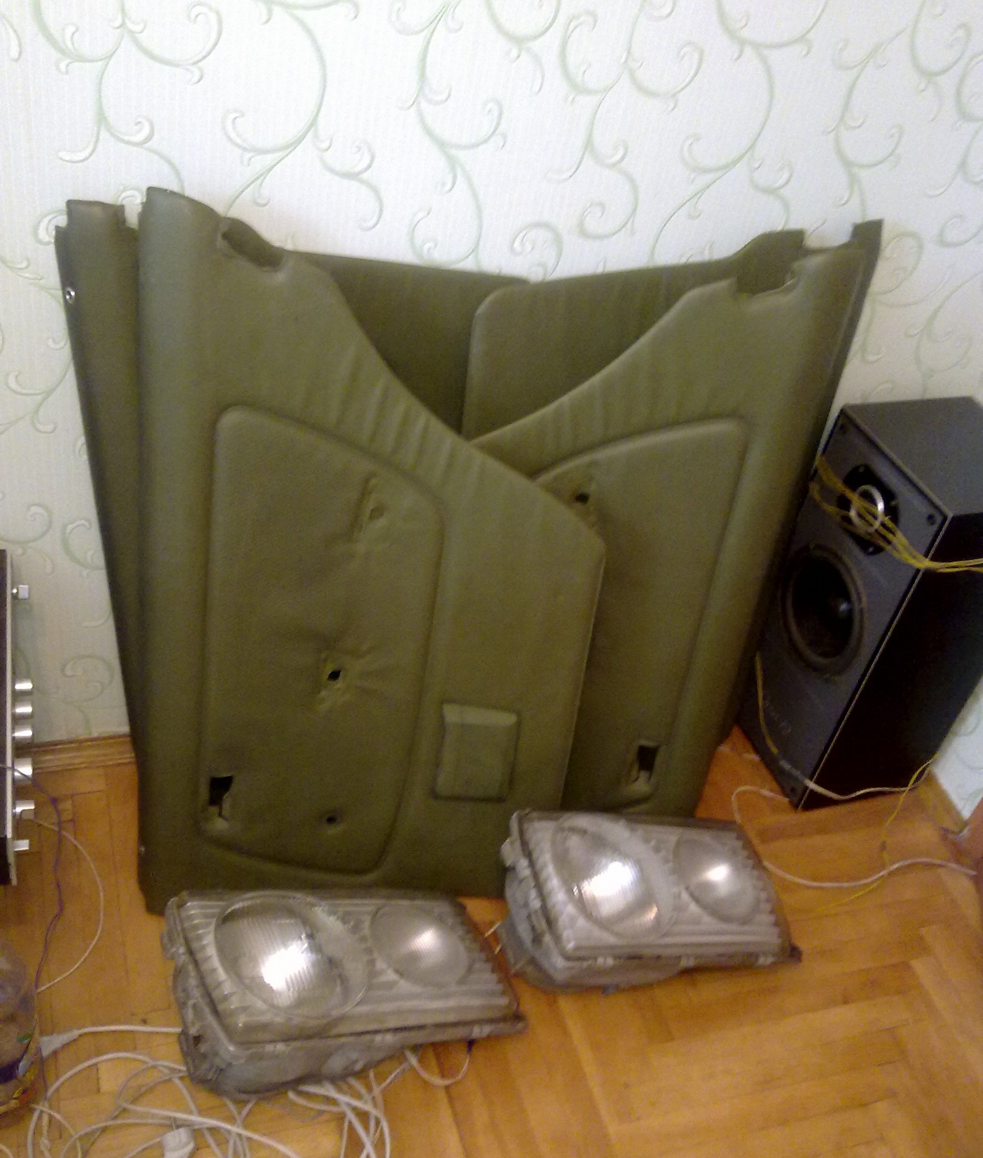 деякі частини салону. 4
