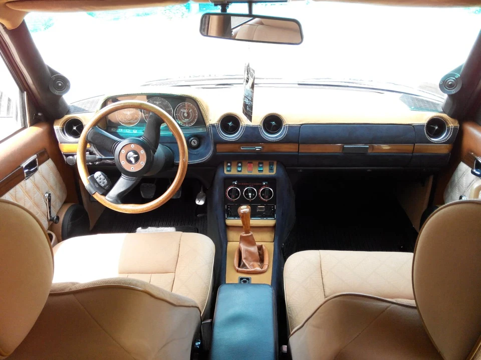 Перешив торпеди на Mercedes W123 в алькантару
