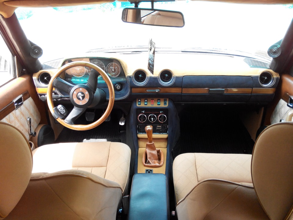 Перешив торпеди на Mercedes W123 в алькантару 1