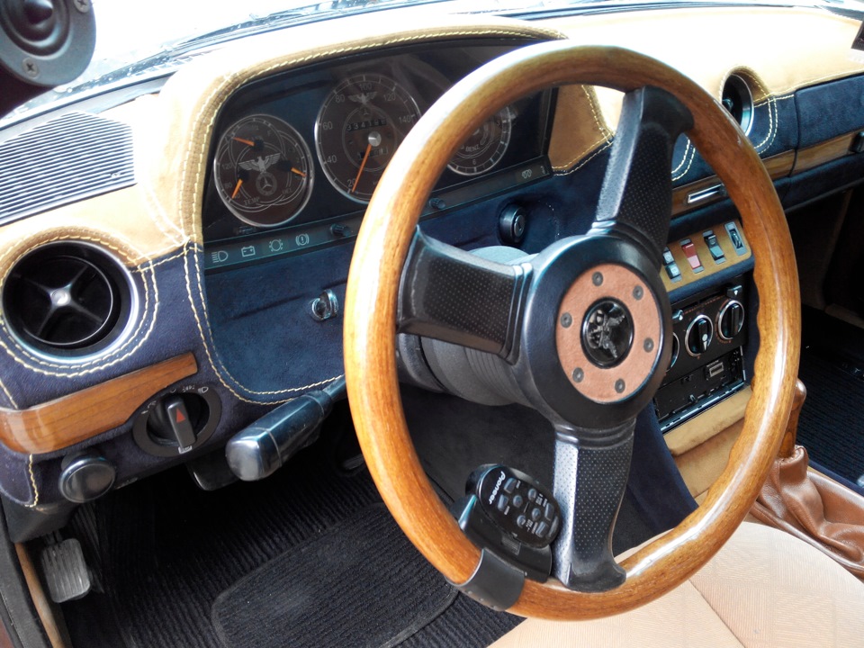 Перешив торпеди на Mercedes W123 в алькантару 3