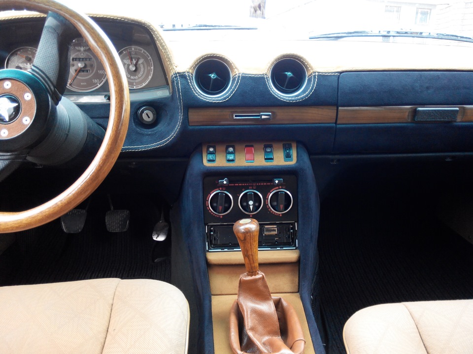 Перешив торпеди на Mercedes W123 в алькантару 5
