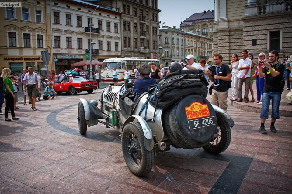 До Львова приїхали учасники ралі Pecing-Paris 2