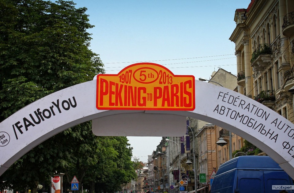 До Львова приїхали учасники ралі Pecing-Paris 5