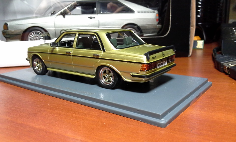 AMG Mercedes-Benz 280E 1/43 Neo 5