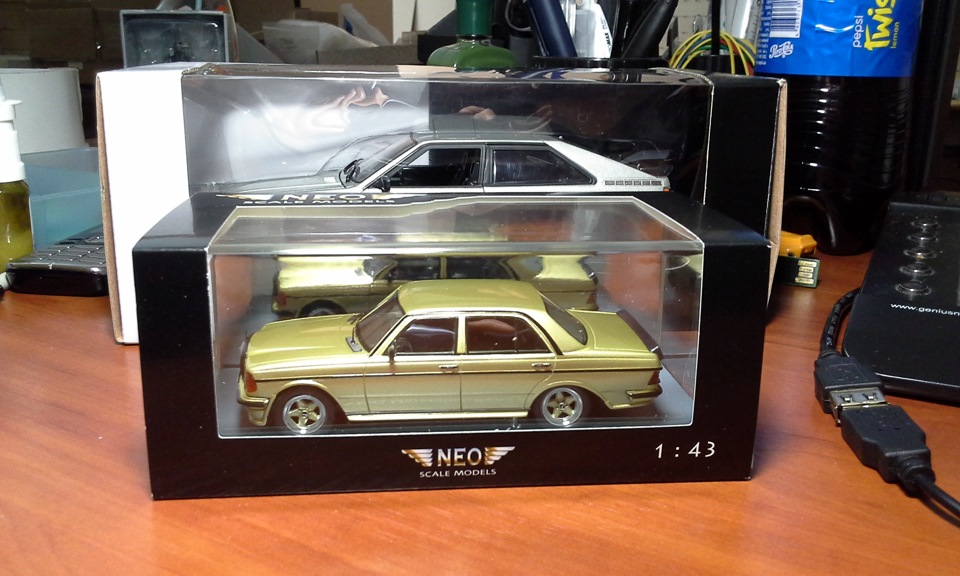 AMG Mercedes-Benz 280E 1/43 Neo 1