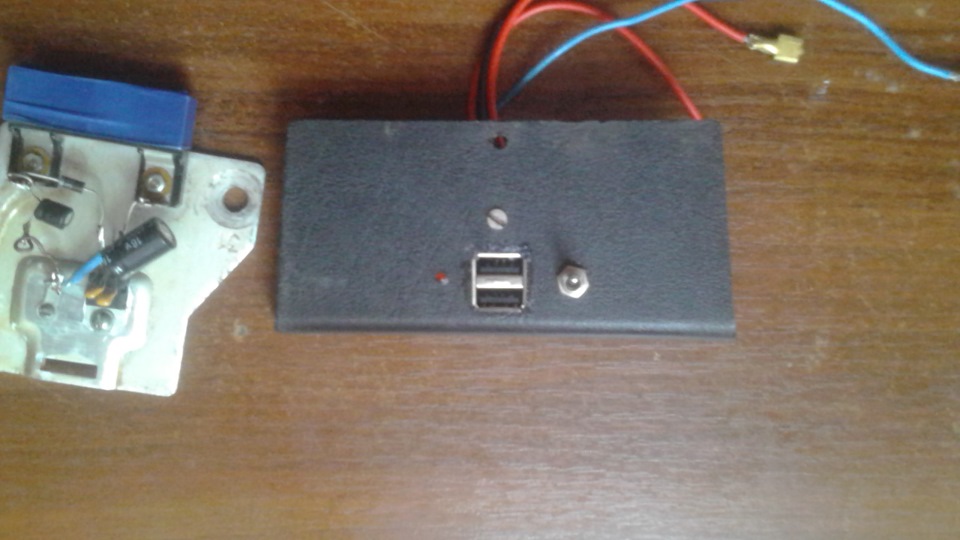 вбудований usb в мерсі 4