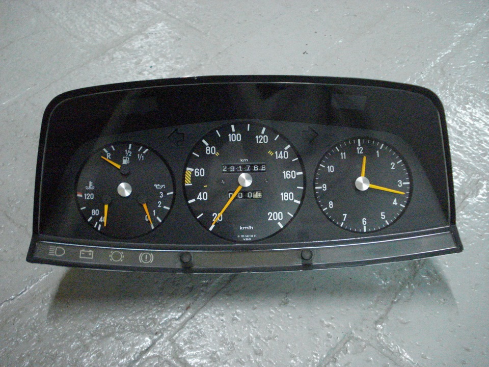 Спідометр від W 126 у приладку W 123. 3