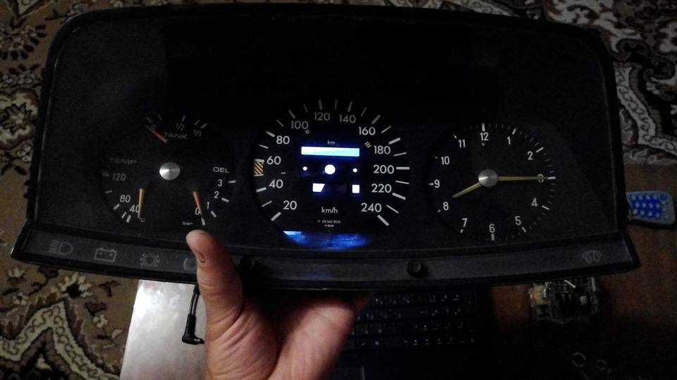 Спідометр від W 126 у приладку W 123. 4