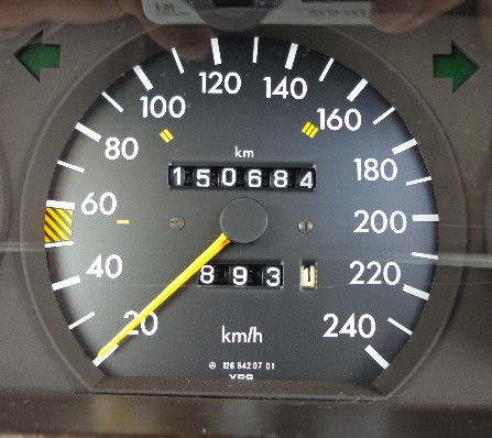 Спідометр від W 126 у приладку W 123. 2