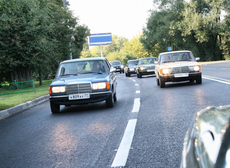 Що означає напис Машини › Mercedes-Benz › E-class › E-class (W123) на Вашій сторінці! 3