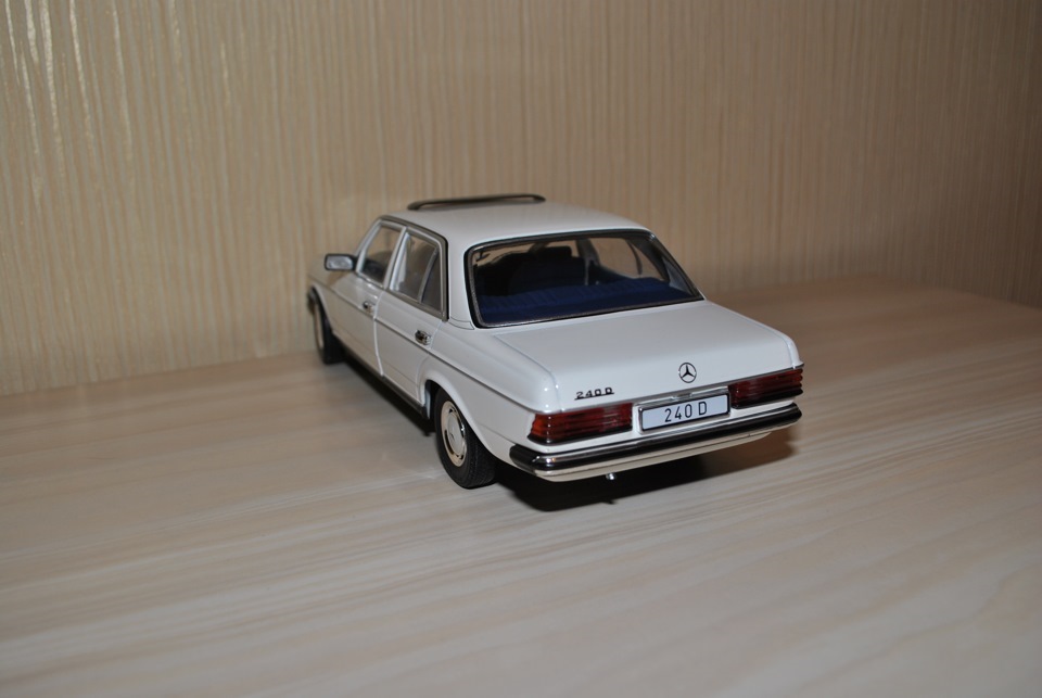 Масштабні моделі Mercedes W123 4