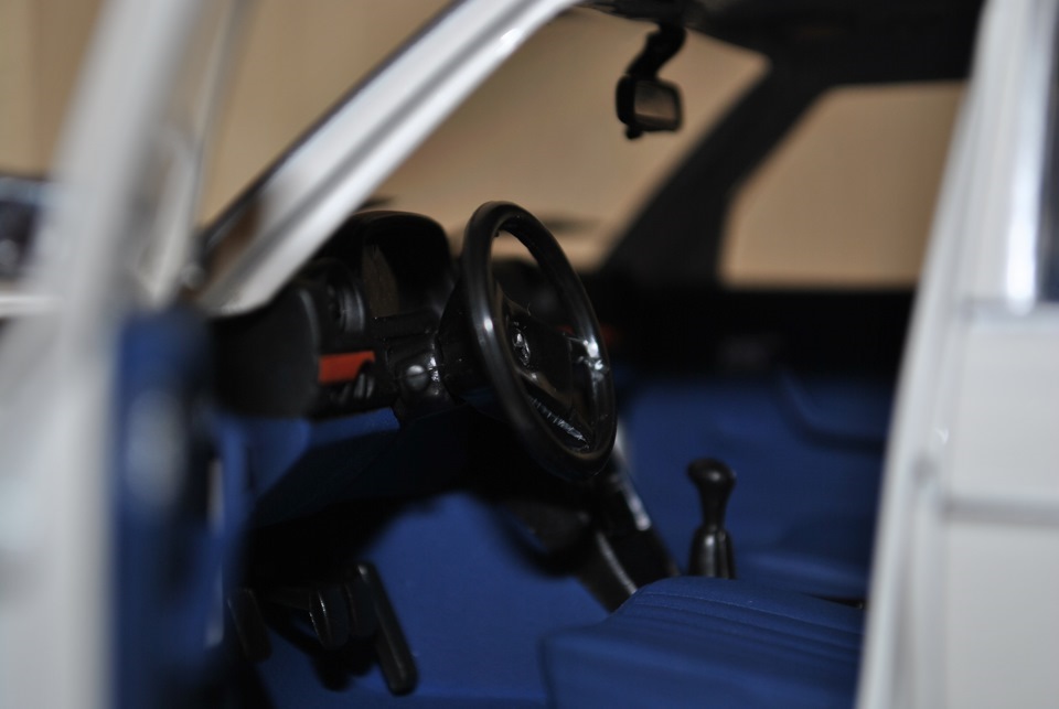 Масштабні моделі Mercedes W123 3