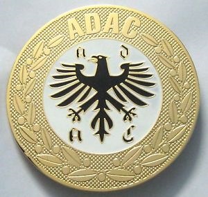 Значки автоклубів або ADAC на 123-х зокрема 3