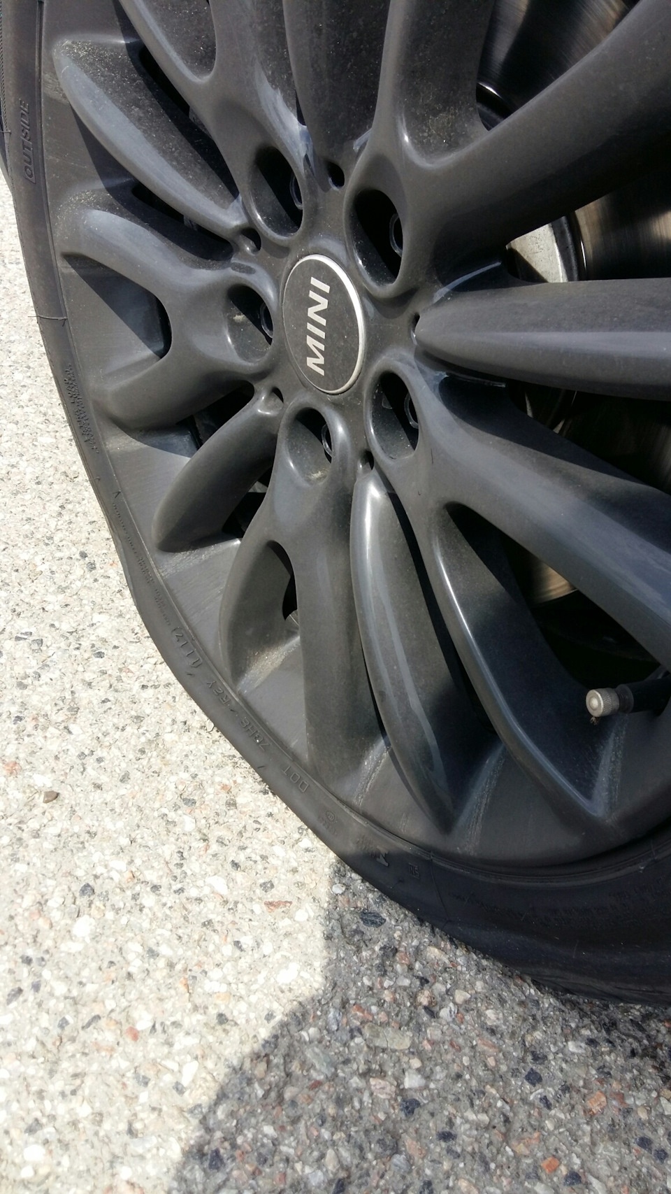 Runflat потрібний. Інакше ось такі дива. 1