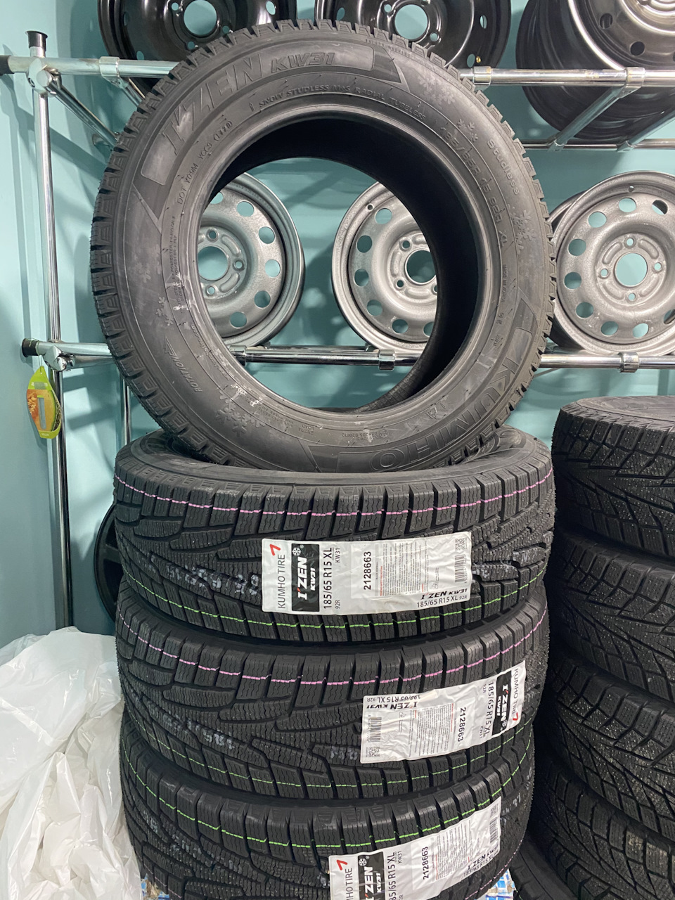 Зимові шини Kumho I Zen KW31 185/65/15 1