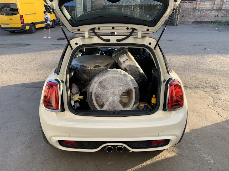 Диски MINI Cone Spoke 507 та Michelin Pilot Alpin 5