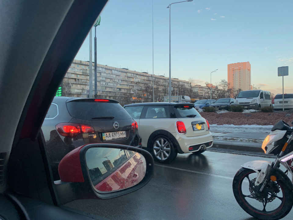 Продав MINI 4