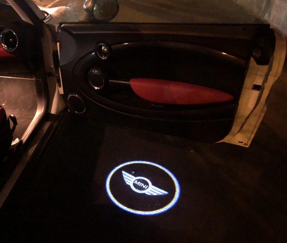 Встановлення підсвічування у дверях з проекцією логотипу MINI 3