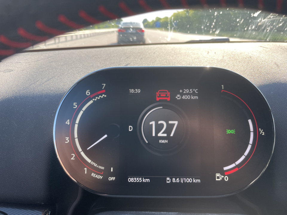 #4. Рестайл, голова з CarPlay, нова панель приладів 3