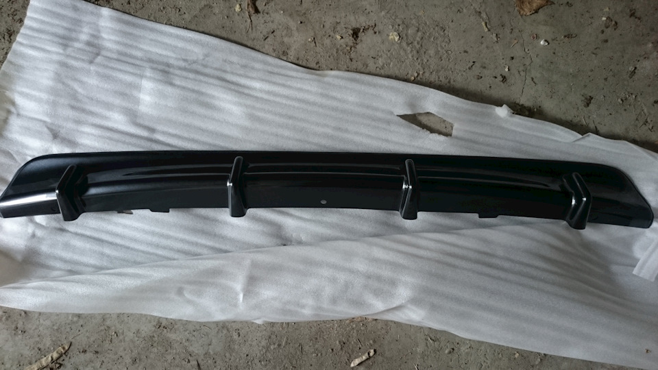 REAR GARNISH 2