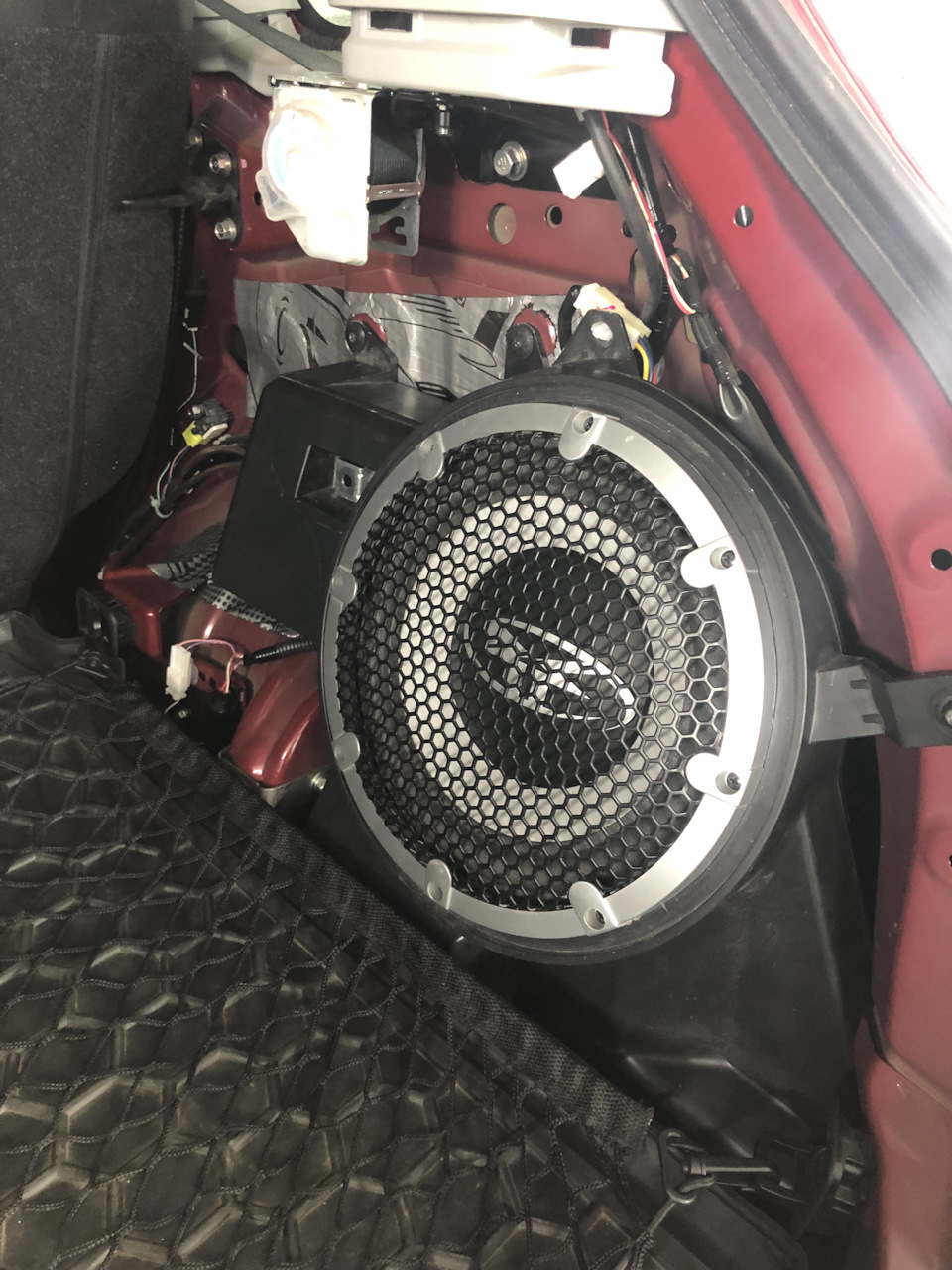 Rockford Fosgate встановлення сабвуфера 4