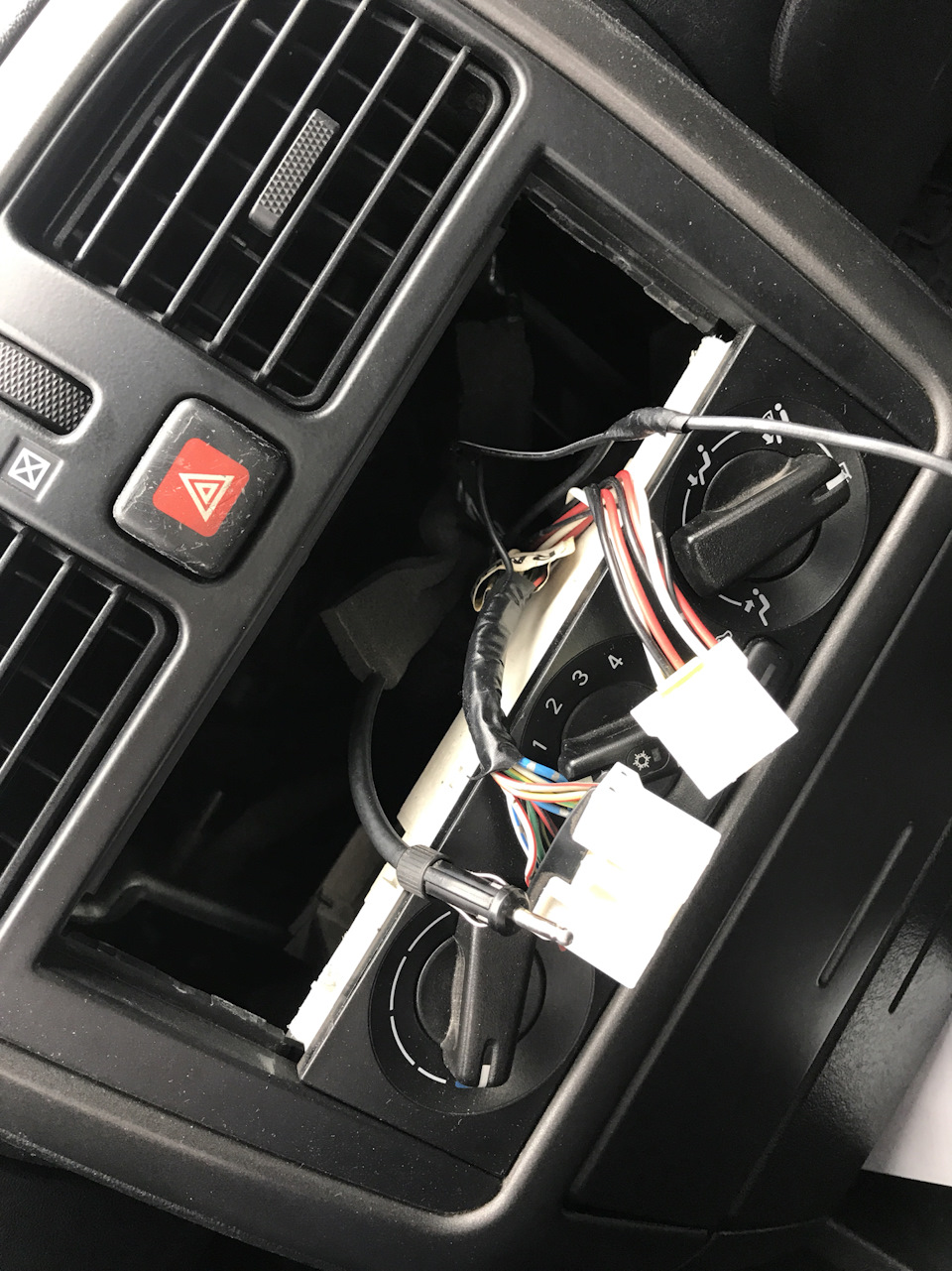 Bluetooth в штатну магнітолу Mitsubishi Carisma 9181 3