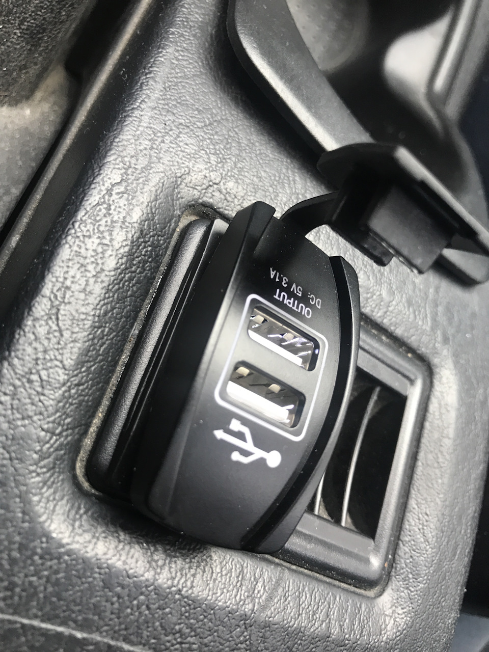 USB вбудована зарядка 2