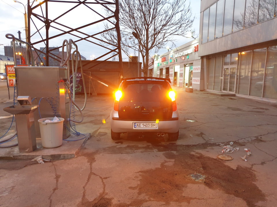 Led в повороти та плавець антенна. 2
