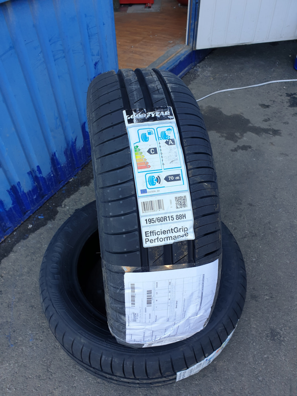 Нові літні шини Goodyear efficientgrip performance 195.60.15 1