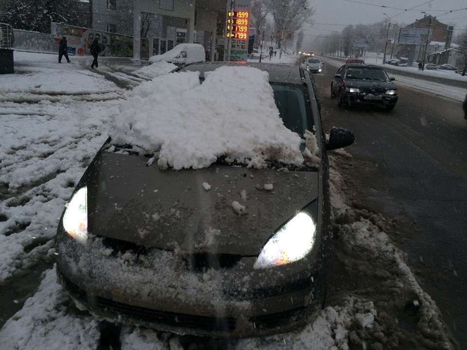 Друзі, зчищайте сніг з даху! 2