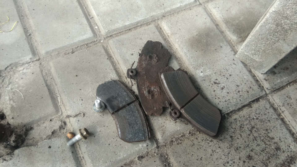 Тормозні колодки та ступичний підшипник 3