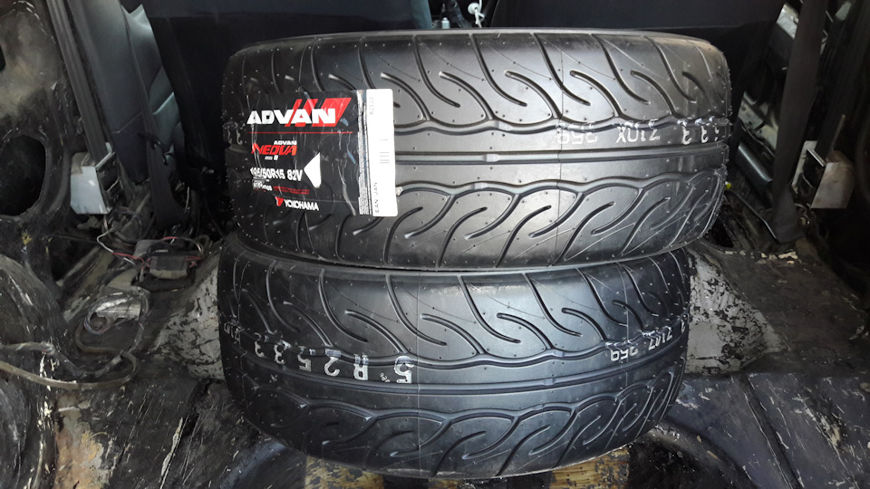 Спорт шини yokohama ad08 r 1