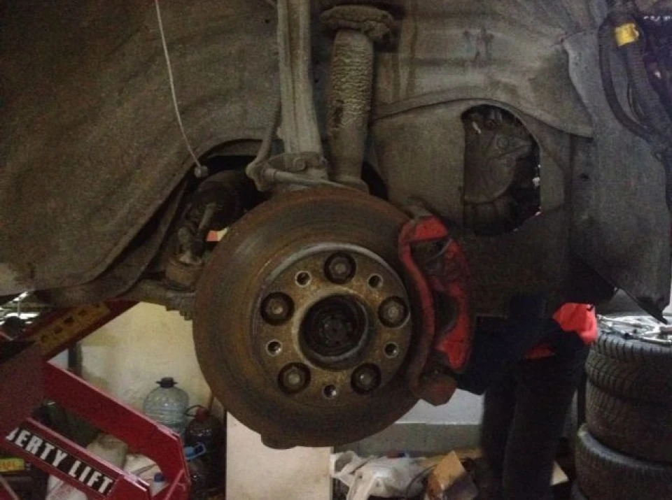 Установка гальмівок або 4-поршневі Brembo