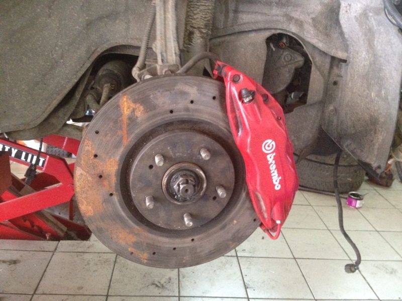 Установка гальмівок або 4-поршневі Brembo 3