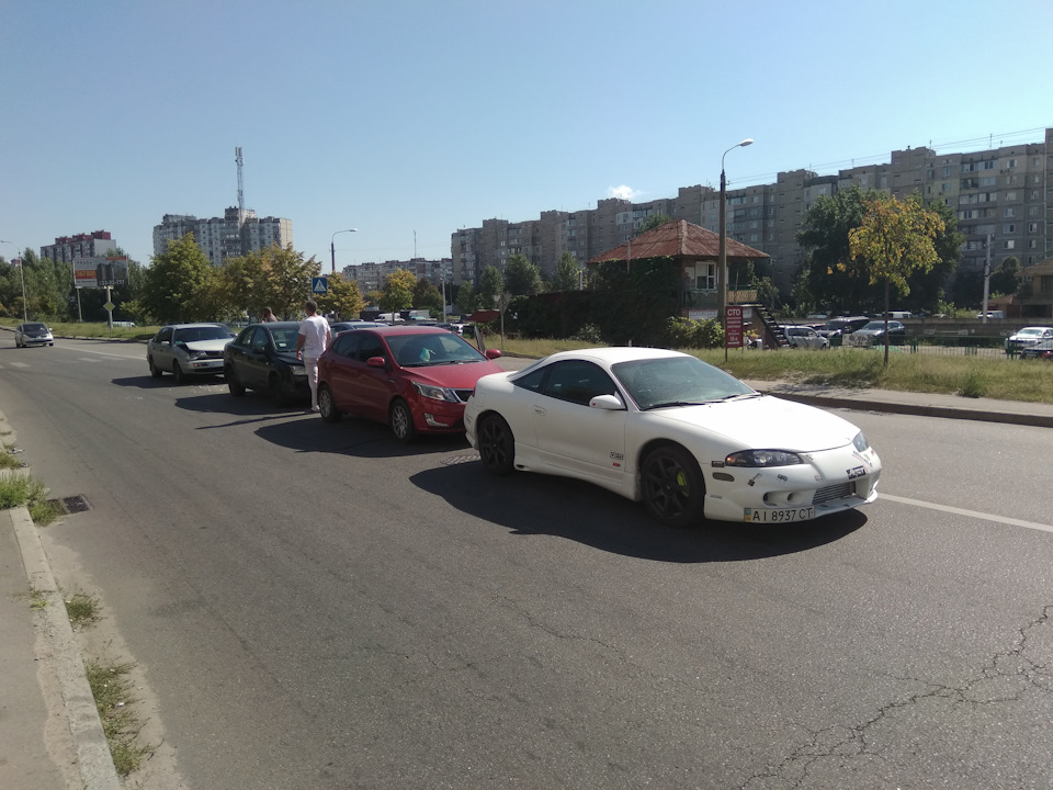Стоїш собі в пробці і тут, дтп. 1