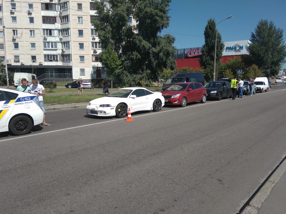 Стоїш собі в пробці і тут, дтп. 2