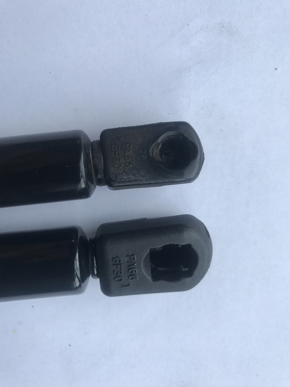Газові упори кришки багажника. 3