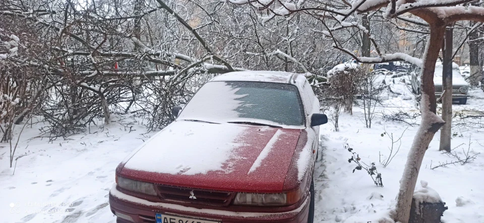 Рухнуло, прям біля галанта ...