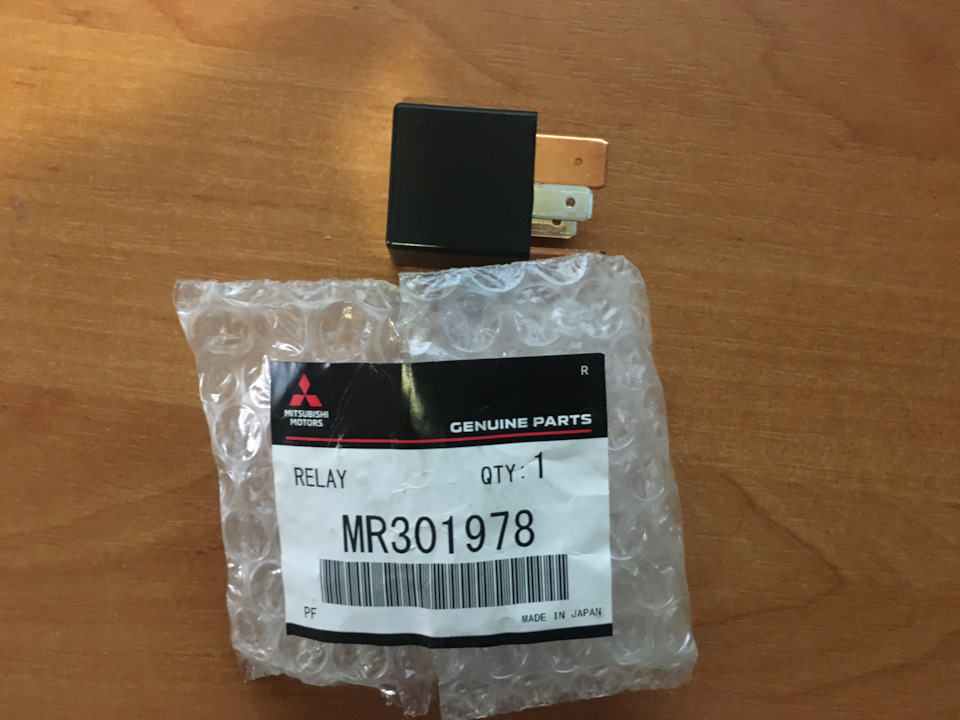 Реле системи охолодження(MR301978), Датчик рівня масалу(MD302293) 1