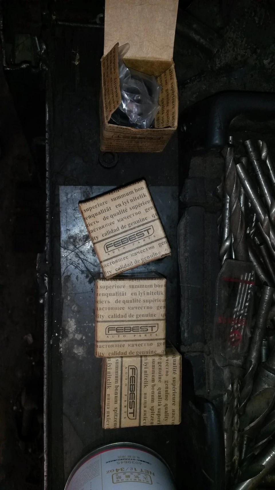 заміна регулювальних болтів у задніх важелях