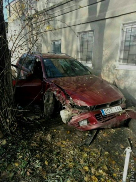 Зневолив честь і гідність галантоводів ... 1