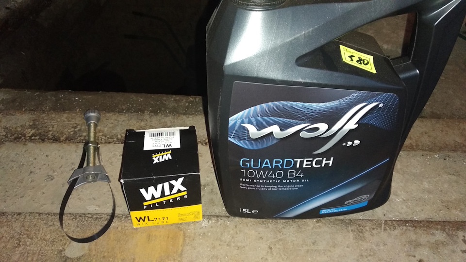 Заміна мастила у двигуні Wolf 10W40 1