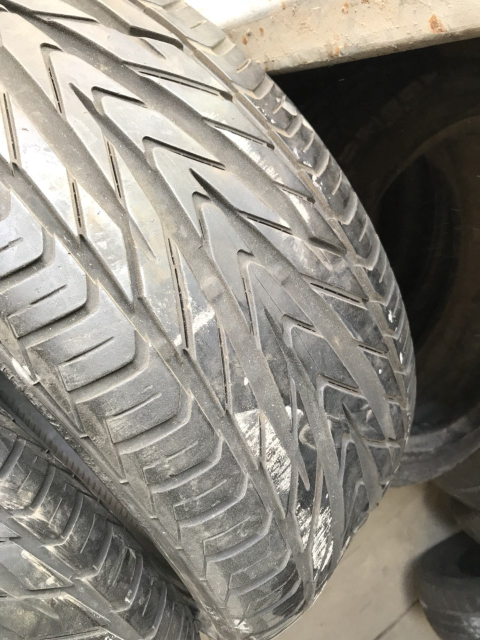 Різаючи R17 215/40 5