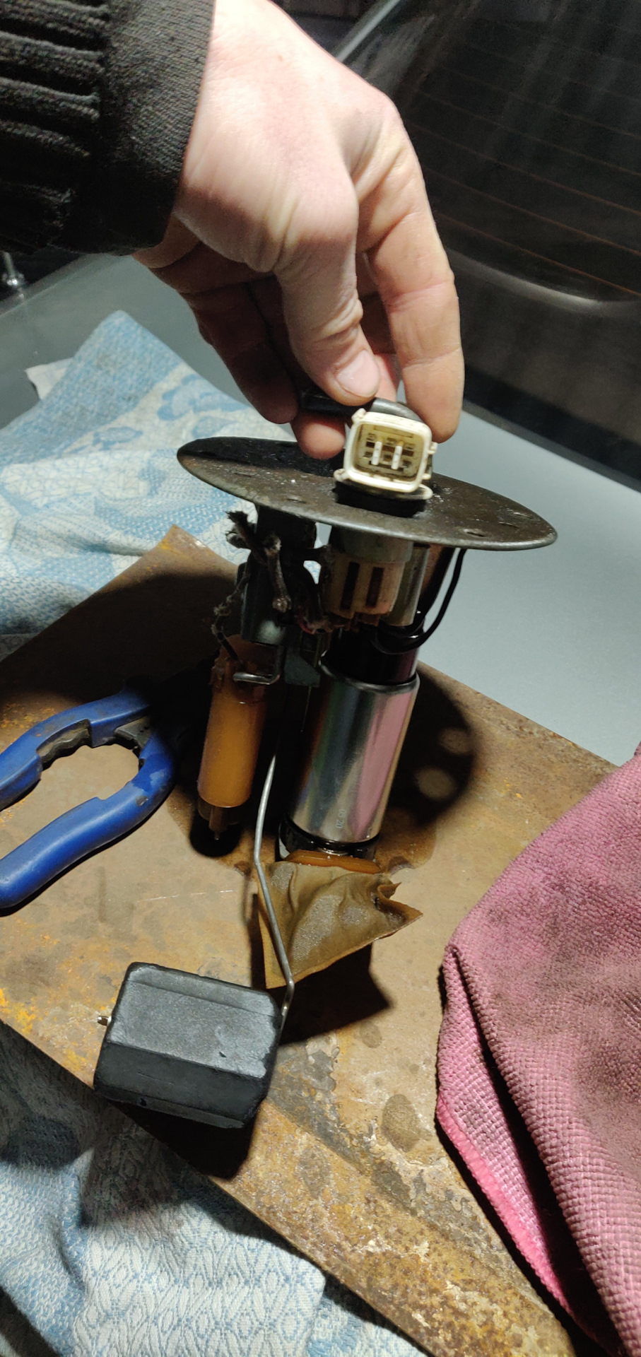 Потрібна допомога з лампочкою палива 1