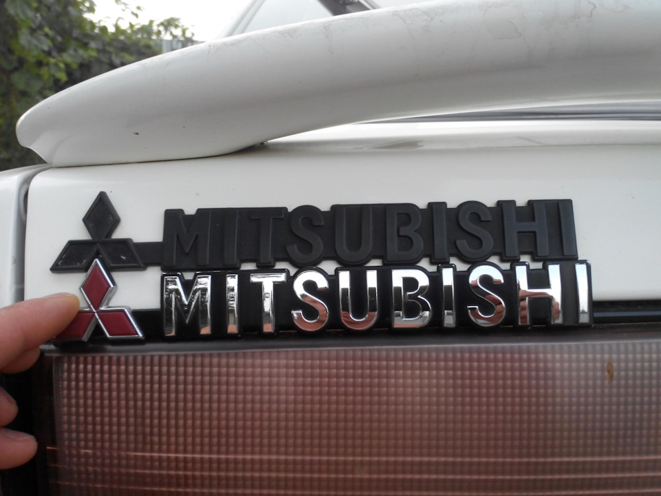 Заміна передніх колодок + оригінальний шильдик Mitsubishi 1